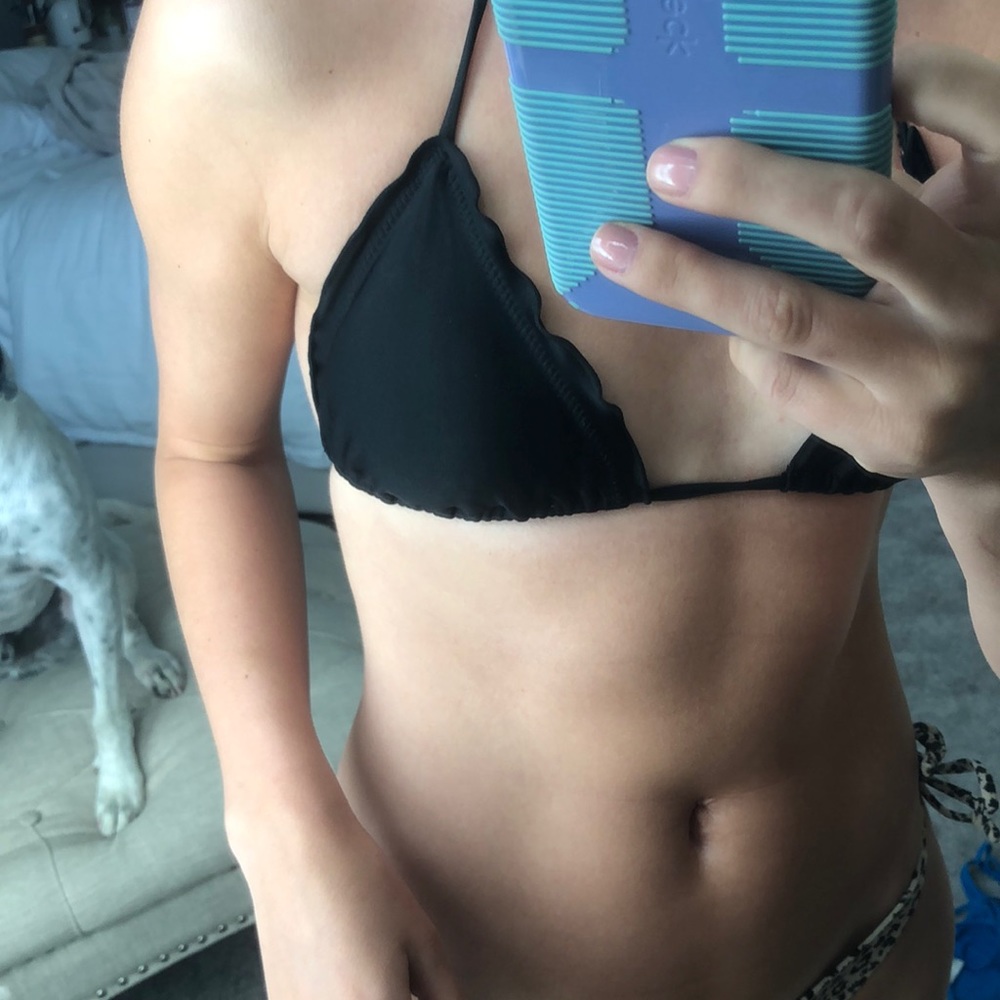 Bikini - Picture 3 of 4